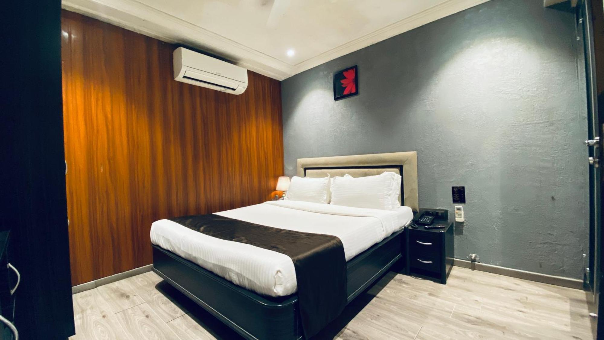 Gulf Hotel Mumbai- The Boutique Hotel Colaba Mumbai Exterior foto
